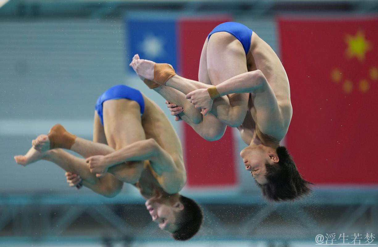 程子龙携手朱子锋勇夺男子双人10米台金牌 程子龙携手朱子锋勇夺男子双人10米台金牌