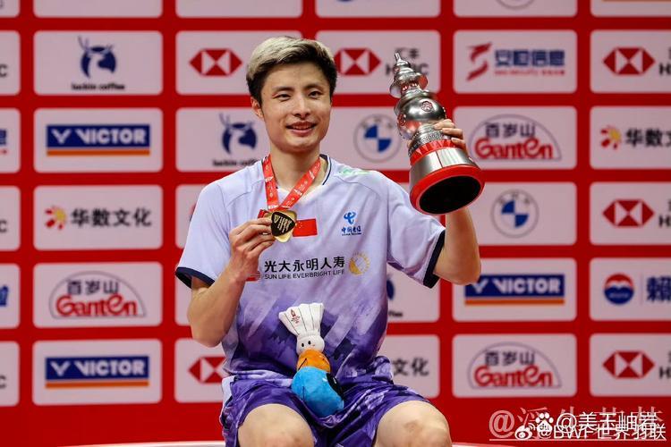 石宇奇击败奈良冈功大斩获男单胜利